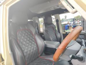 Toyota Land Cruiser 79 4.5D-4D V8 double cab LX - Image 17