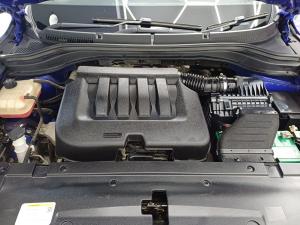 Mahindra XUV700 2.0T AX5 - Image 14