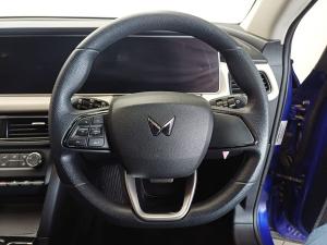 Mahindra XUV700 2.0T AX5 - Image 17