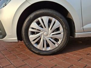 Volkswagen Polo sedan 1.6 manual - Image 11