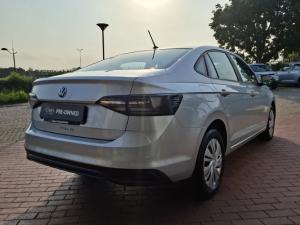 Volkswagen Polo sedan 1.6 manual - Image 4