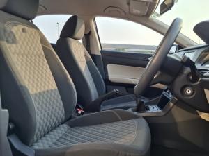 Volkswagen Polo sedan 1.6 manual - Image 9