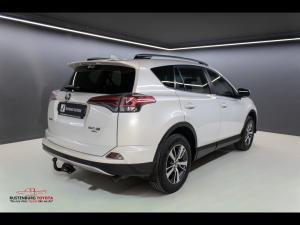 Toyota RAV4 2.2D-4D AWD GX - Image 2