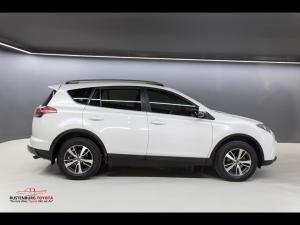 Toyota RAV4 2.2D-4D AWD GX - Image 3