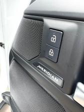 Land Rover Defender 110 D350 X-Dynamic HSE - Image 26