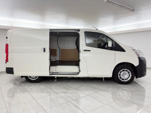 Toyota Quantum 2.8 LWB panel van manual - Image 10