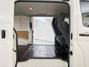 Toyota Quantum 2.8 LWB panel van manual - Image 11