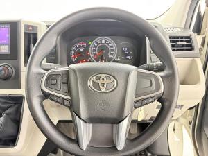 Toyota Quantum 2.8 LWB panel van manual - Image 15