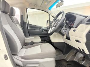 Toyota Quantum 2.8 LWB panel van manual - Image 17
