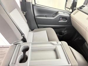 Toyota Quantum 2.8 LWB panel van manual - Image 21