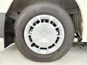 Toyota Quantum 2.8 LWB panel van manual - Image 22