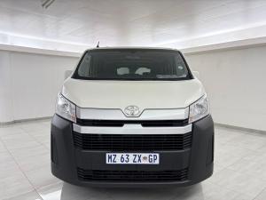 Toyota Quantum 2.8 LWB panel van manual - Image 2