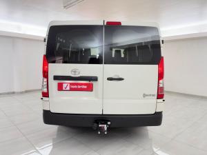 Toyota Quantum 2.8 LWB panel van manual - Image 3