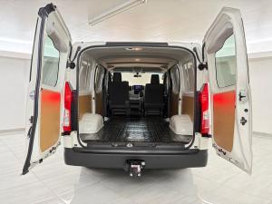 Toyota Quantum 2.8 LWB panel van manual - Image 5