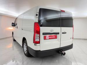 Toyota Quantum 2.8 LWB panel van manual - Image 7