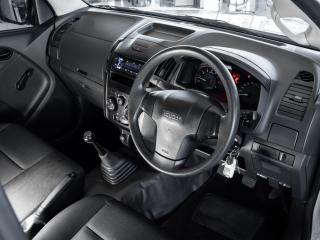 Isuzu D-Max Gen 6 250 single cab Fleetside safety