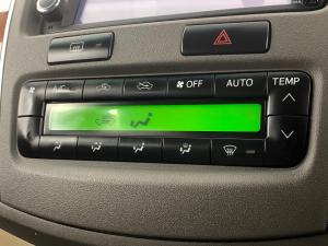 Toyota Fortuner 4.0 V6 automatic - Image 12