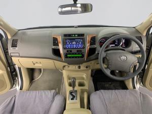 Toyota Fortuner 4.0 V6 automatic - Image 13