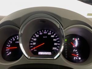 Toyota Fortuner 4.0 V6 automatic - Image 14