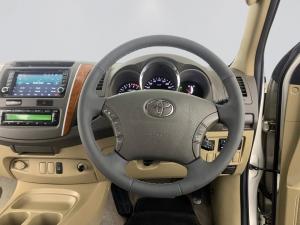 Toyota Fortuner 4.0 V6 automatic - Image 16
