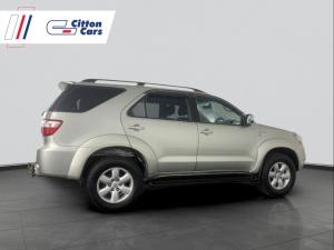 Toyota Fortuner 4.0 V6 automatic - Image 4
