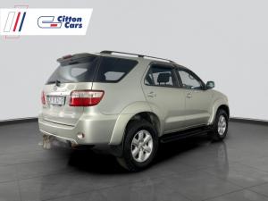 Toyota Fortuner 4.0 V6 automatic - Image 5