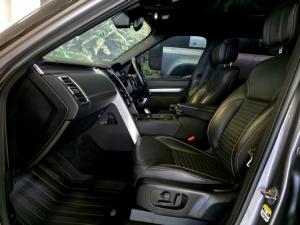 Land Rover Discovery D300 R-Dynamic HSE - Image 11