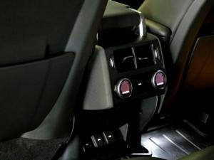 Land Rover Discovery D300 R-Dynamic HSE - Image 19