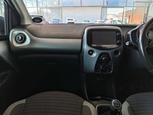 Toyota Aygo 1.0 X-CITE - Image 18