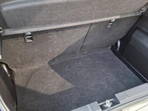 Suzuki Swift 1.2 GLX manual - Image 11