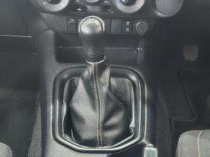 Toyota Hilux 2.4GD-6 double cab Raider manual - Image 9