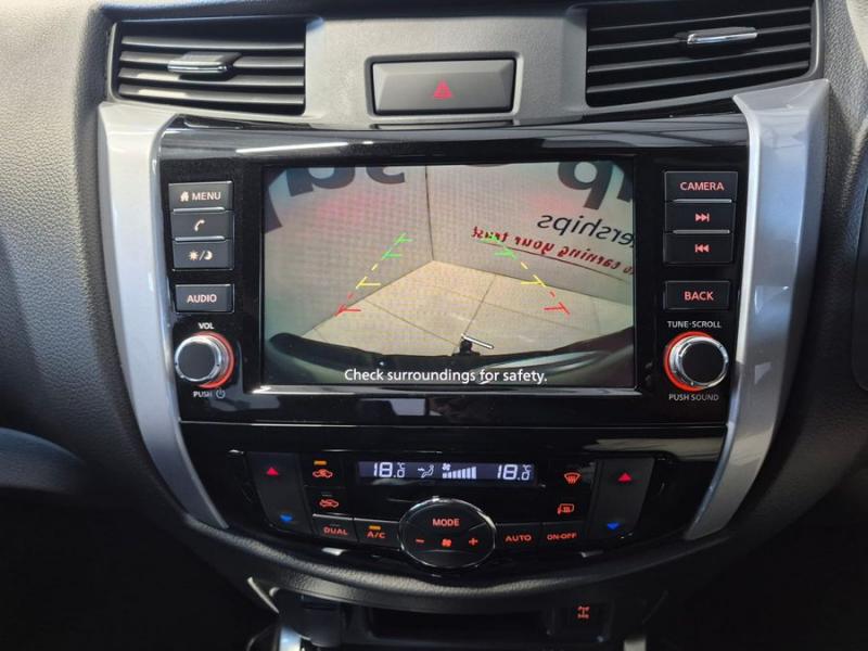 Nissan Navara Navara 2.5DDTi double cab LE Plus