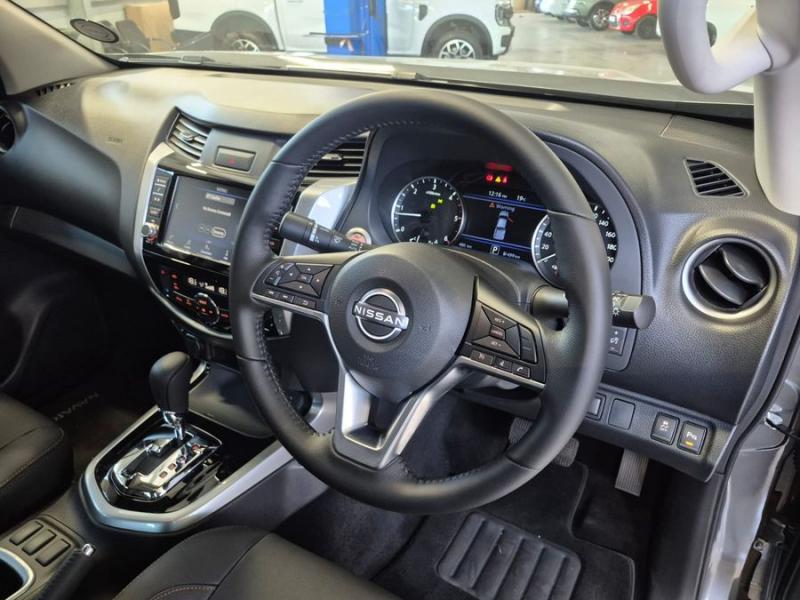 Nissan Navara Navara 2.5DDTi double cab LE Plus