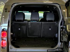 Land Rover Defender 110 D250 X-Dynamic SE - Image 11