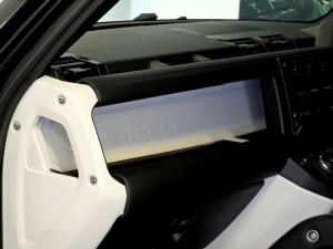 Land Rover Defender 110 D250 X-Dynamic SE - Image 28