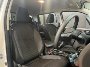 Nissan Navara 2.5DDTi double cab SE Plus manual - Image 8