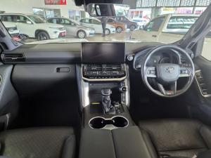 Toyota Land Cruiser 300 3.3D GR-Sport - Image 6