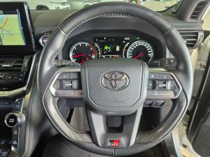 Toyota Land Cruiser 300 3.3D GR-Sport - Image 8