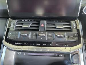 Toyota Land Cruiser 300 3.3D GR-Sport - Image 13