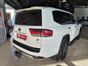 Toyota Land Cruiser 300 3.3D GR-Sport - Image 2