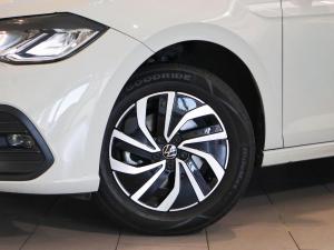 Volkswagen Polo hatch 1.0TSI Life auto - Image 5