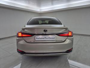 Lexus ES 300h SE - Image 14