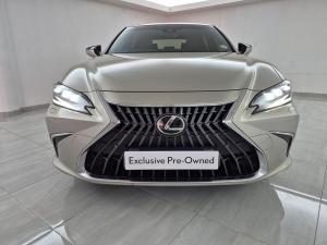 Lexus ES 300h SE - Image 3