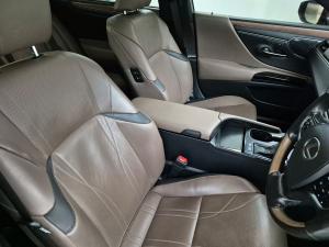 Lexus ES 300h SE - Image 4