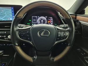 Lexus ES 300h SE - Image 5