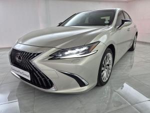 Lexus ES 300h SE - Image 9