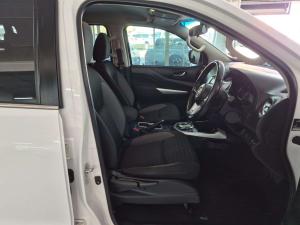 Nissan Navara 2.5DDTI LE/LE Plus 4X4 automatic D/C - Image 10