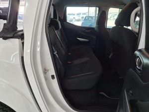 Nissan Navara 2.5DDTI LE/LE Plus 4X4 automatic D/C - Image 11