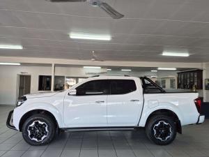 Nissan Navara 2.5DDTI LE/LE Plus 4X4 automatic D/C - Image 2