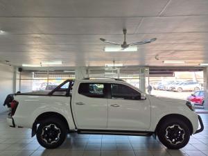Nissan Navara 2.5DDTI LE/LE Plus 4X4 automatic D/C - Image 5